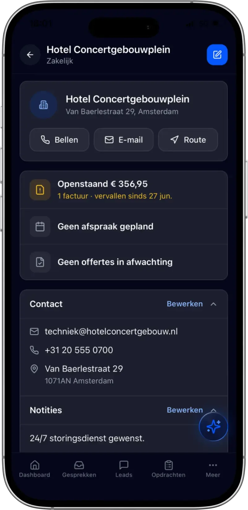 Een klantkaart in de Flixer Pro-app op een iPhone, met knoppen voor bellen, e-mail en route, contactgegevens en een notitie over een gewenste storingsdienst.
