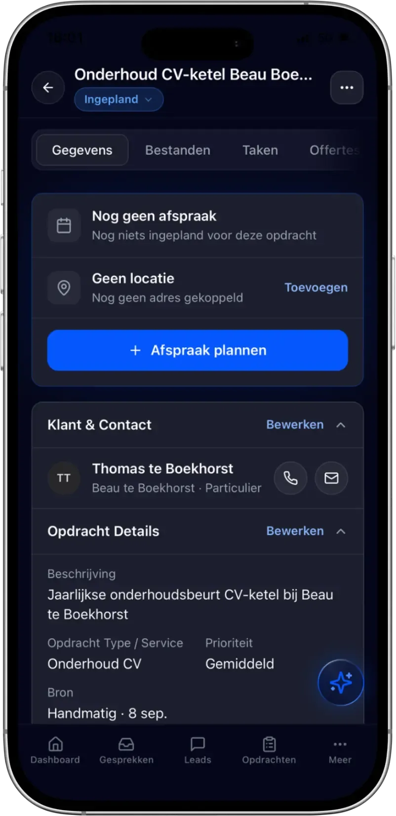 Een opdracht in de Flixer Pro-app op een iPhone, met status, klantgegevens, omschrijving en een knop om een afspraak in te plannen.
